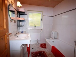 Bathroom - Vrbo Property (Windeby)