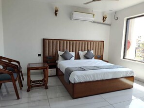 Deluxe Double Room | Free WiFi - Hotel Grace Inn (Nalagarh)