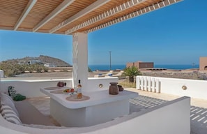 Vila, piscina particular, vista para o mar | Opções para refeição ao ar livre