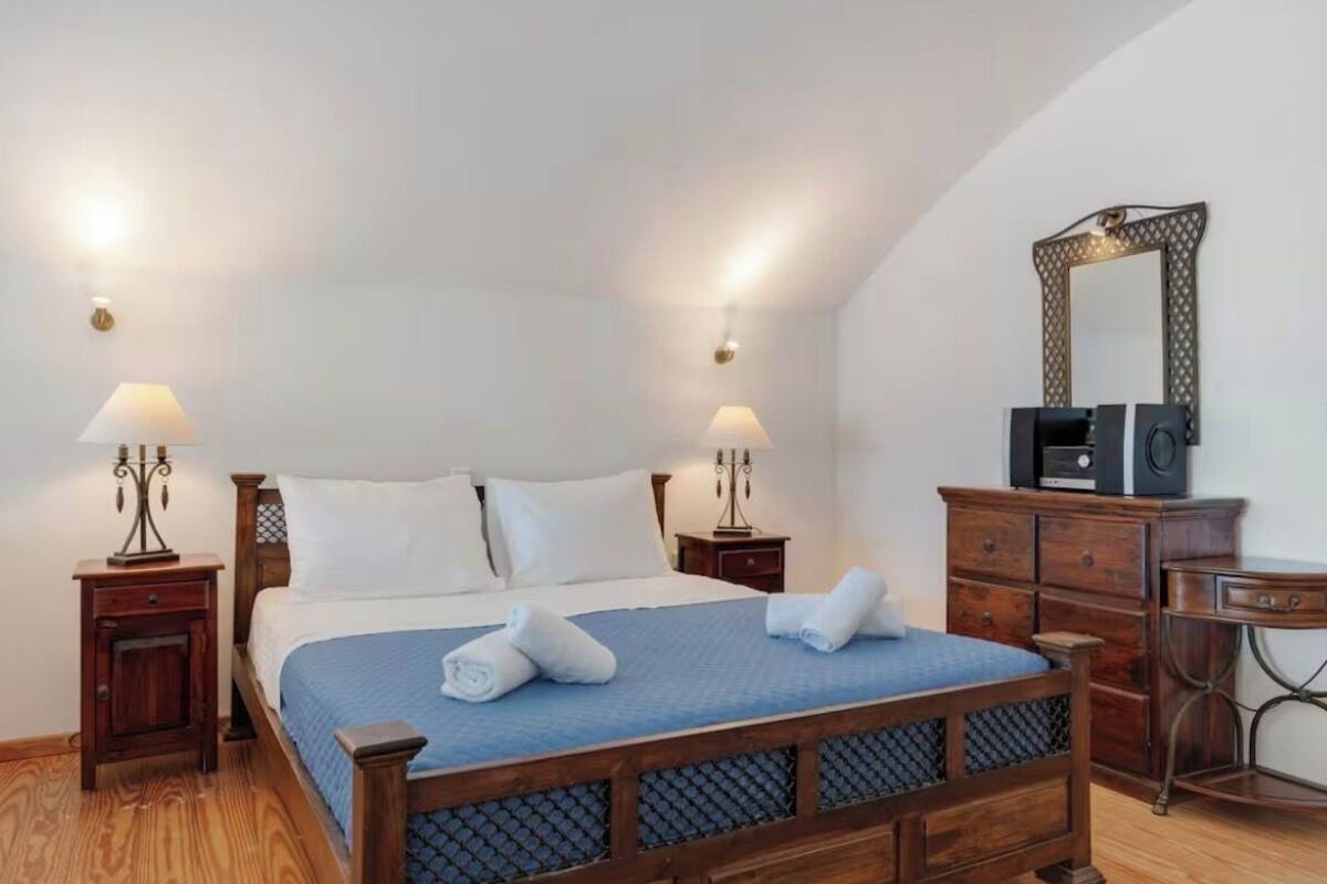 Villa, piscina privada, vistas al mar | Tabla de planchar con plancha y wifi gratis