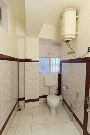 Deluxe Double Room, City View | Bathroom - Hotel Yuma Darjeeling By Yagi group (Darjeeling)