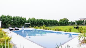 Kolam renang outdoor