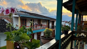 Property grounds - Charming Guest Room Retreat in Jardín Colombia (Jardín)