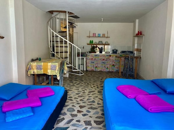 1 chambre, literie fournie