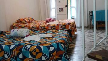 1 dormitorio y ropa de cama