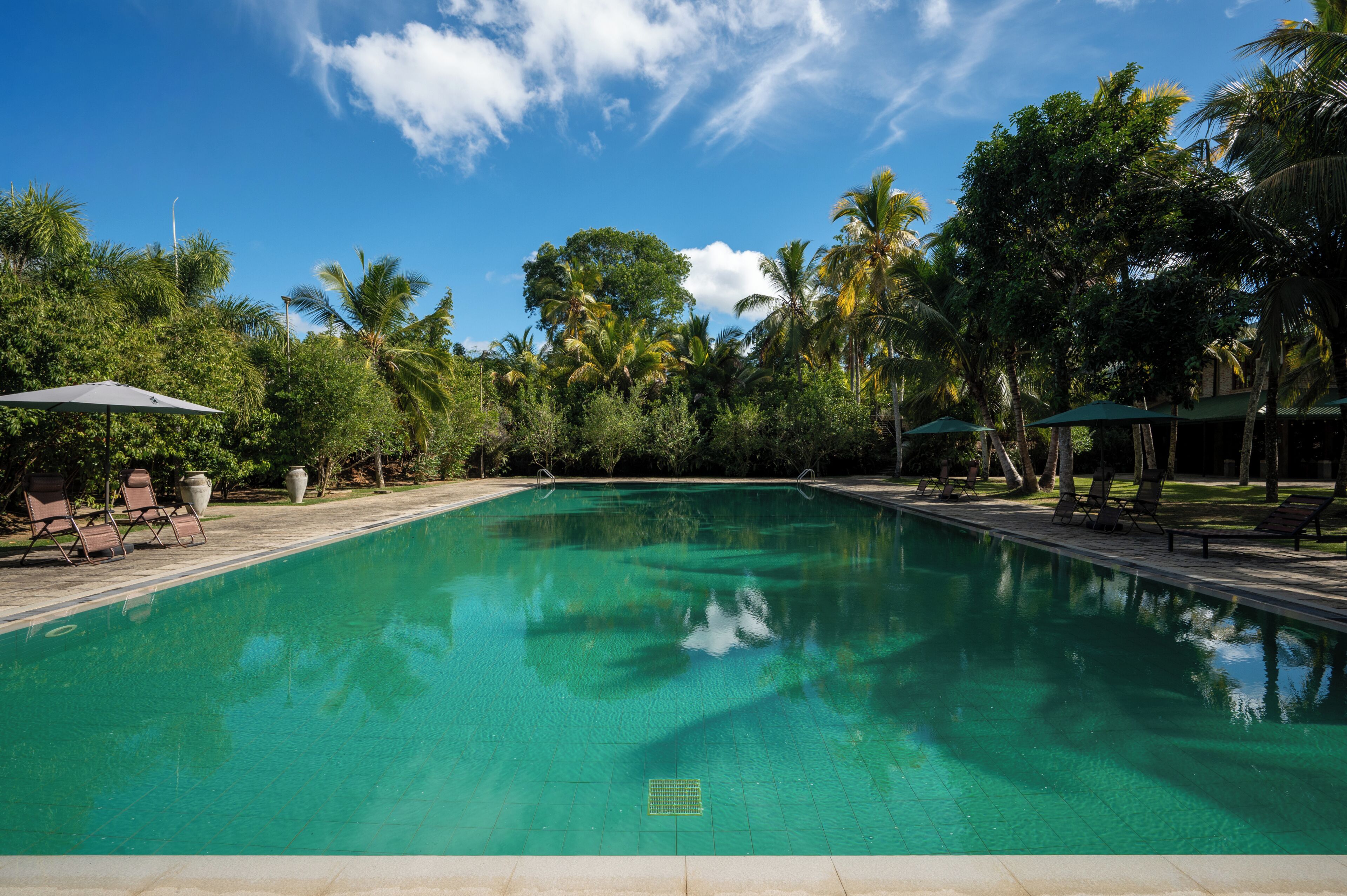 2 piscines extérieures