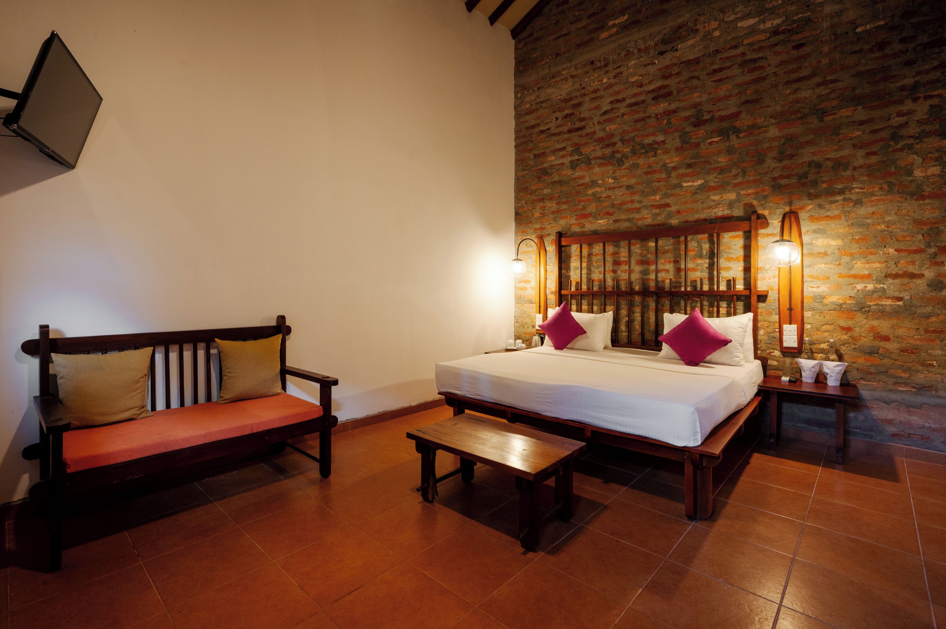 Deluxe Double Room, Garden View | In-room safe, desk