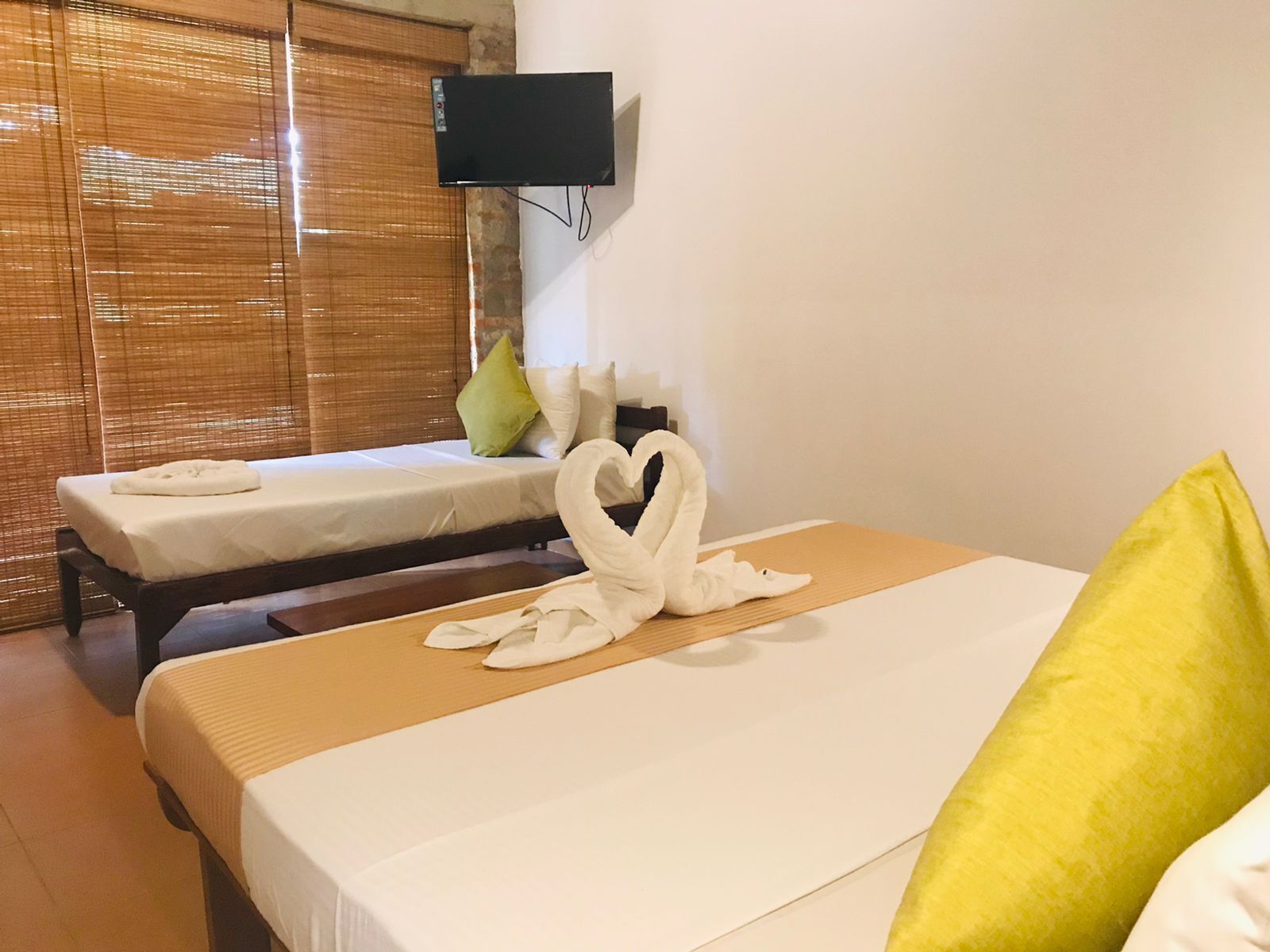 Tremannsrom – deluxe, bassengutsikt | Safe på rommet og skrivebord