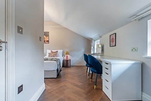 8 bedrooms, desk, iron/ironing board, bed sheets