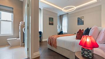 8 bedrooms, desk, iron/ironing board, bed sheets