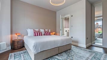 8 bedrooms, desk, iron/ironing board, bed sheets