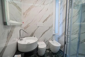 Soap, shampoo, toilet paper - Lucignolo Rooms (Napoli)