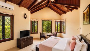 Deluxe Villa | Iron/ironing board, WiFi (free)