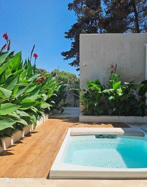 Bain à remous extérieur