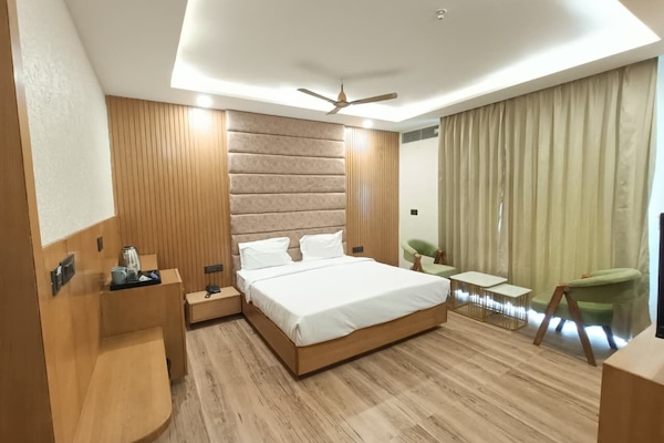 Superior Room, Garden View | Desk, laptop workspace, WiFi (free)