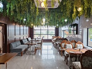 Dining - Hotel Green Olive (Malpur)