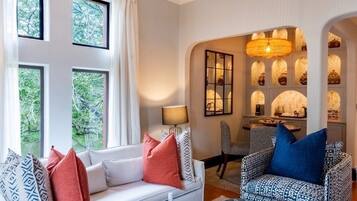 Smart TV, fireplace, stereo, computer monitors