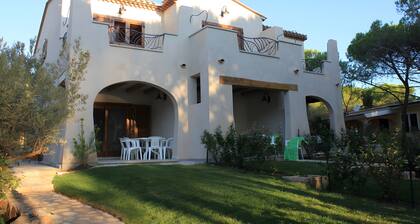 Apartment 'La Corte Degli Ulivi A' with Sea View, Wi-Fi and Air Conditioning