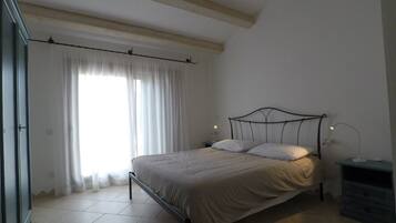 2 quartos, ferros/tábuas de passar roupa, Wi-Fi, roupa de cama