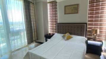 Family Condo | Desk, WiFi (free)