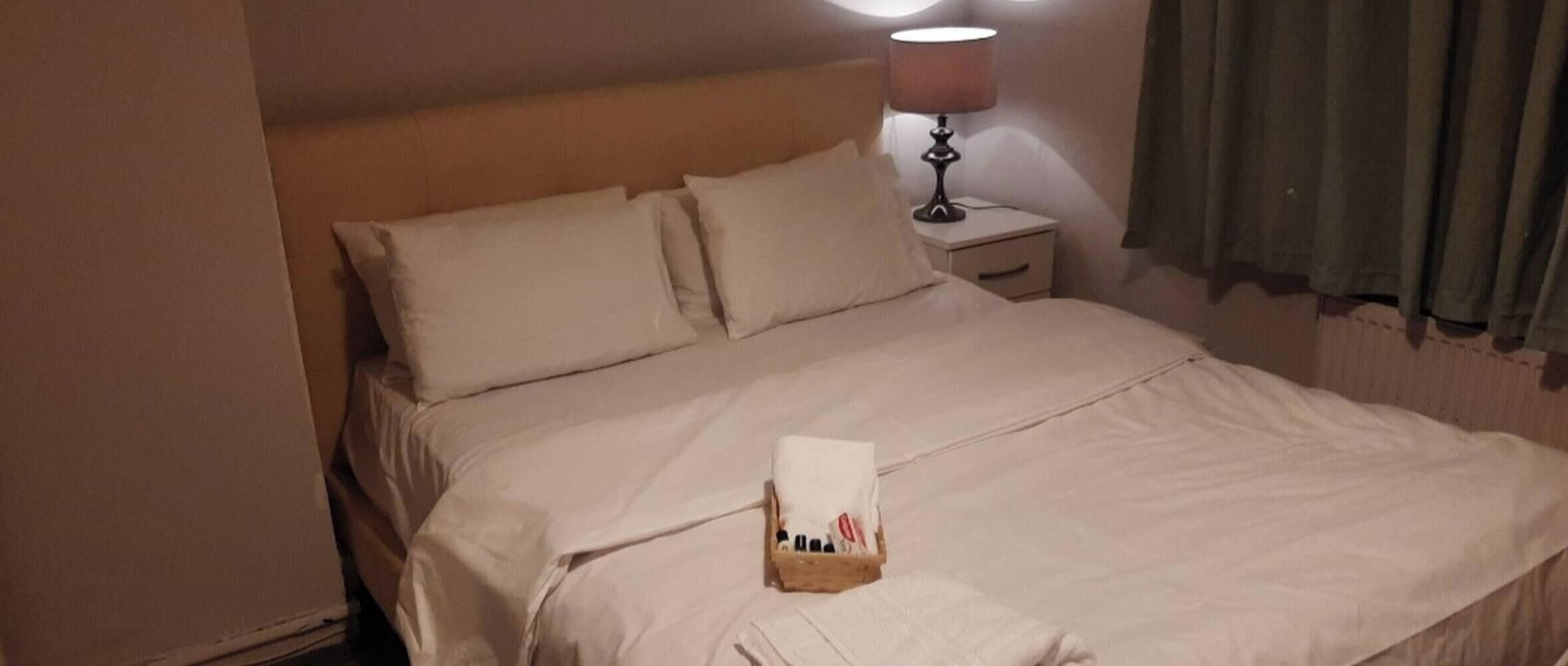 Iron/ironing board, internet, bed sheets