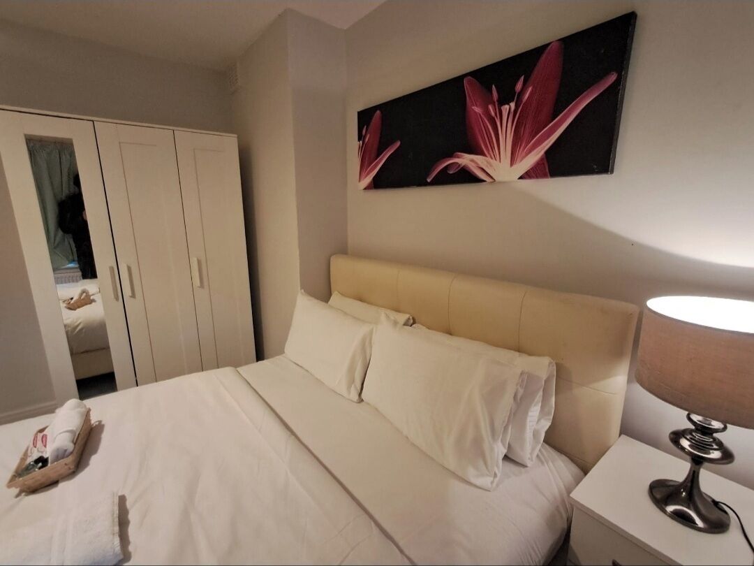 Iron/ironing board, internet, bed sheets