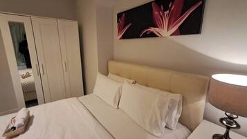 Iron/ironing board, internet, bed sheets