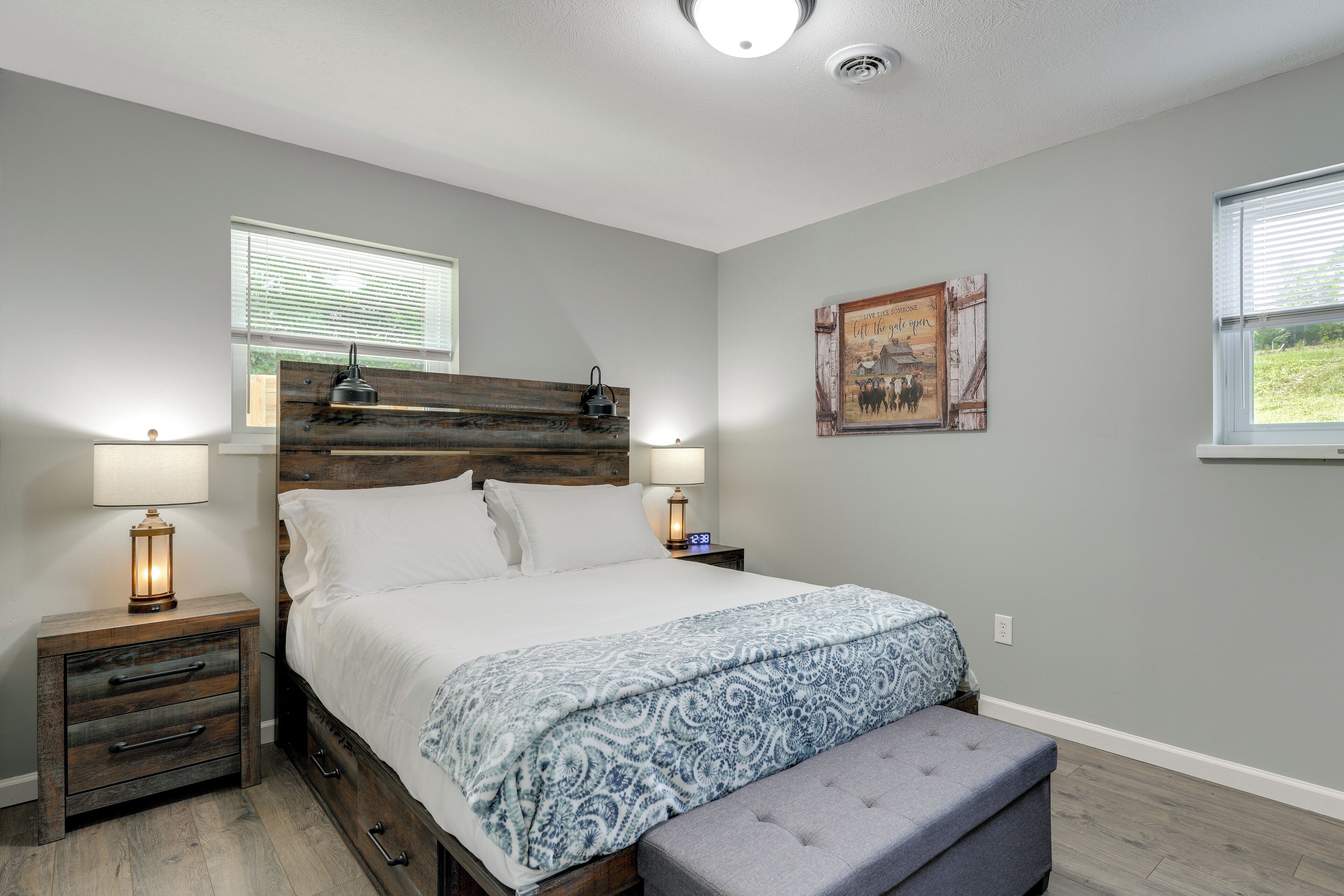 2 bedrooms, iron/ironing board, Internet, bed sheets