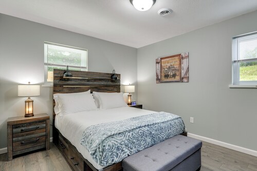 Rolling Hills Retreat, Cozy 2BR Near Lakes/Smokies