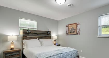 Rolling Hills Retreat, Cozy 2BR Near Lakes/Smokies