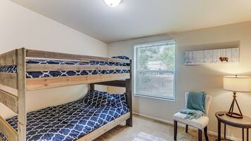 3 bedrooms, desk, iron/ironing board, travel crib