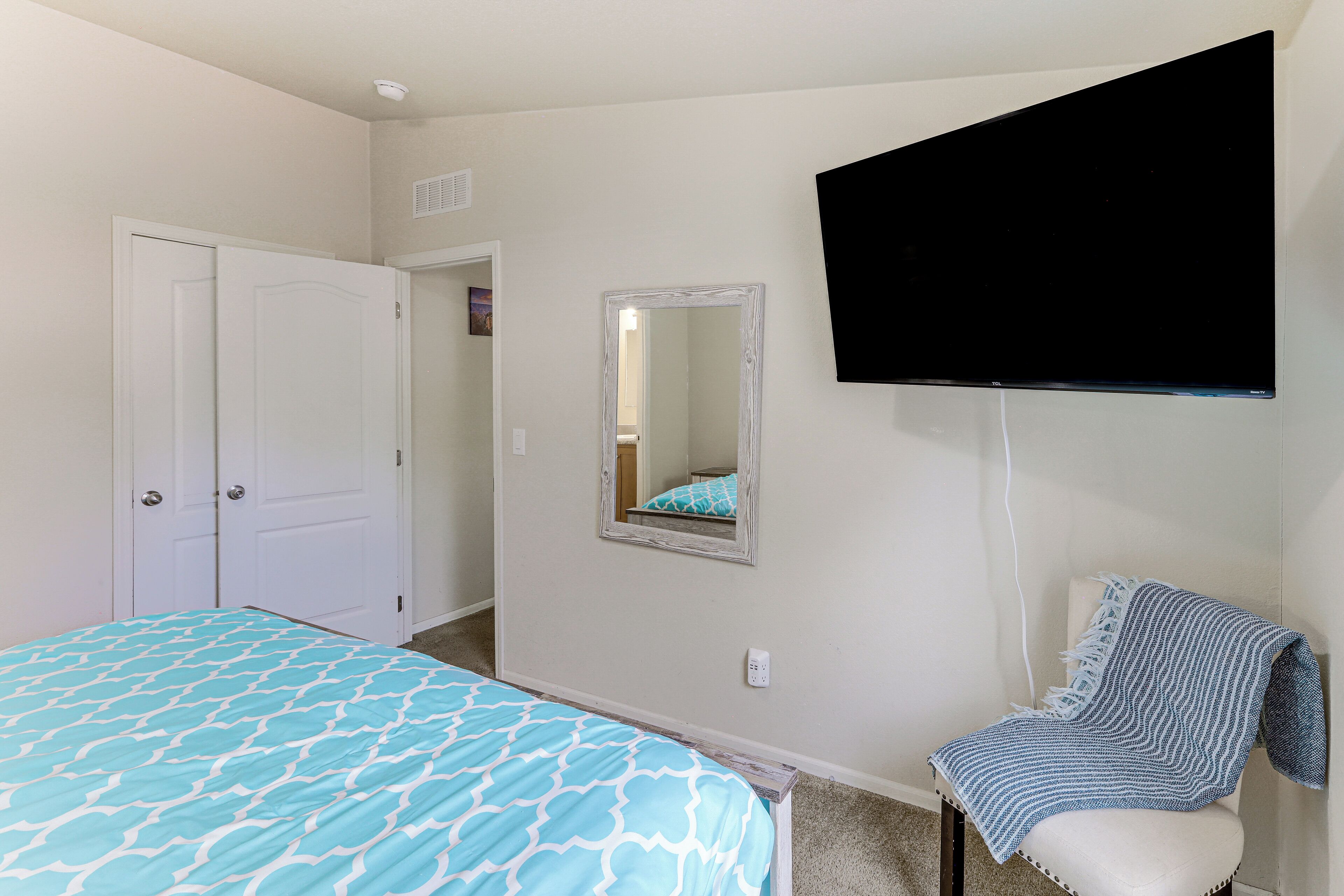 3 bedrooms, desk, iron/ironing board, travel crib