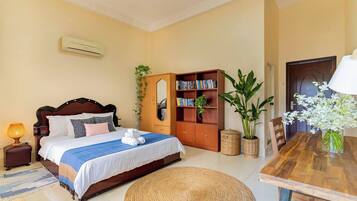 2 bedrooms, iron/ironing board, internet, bed sheets