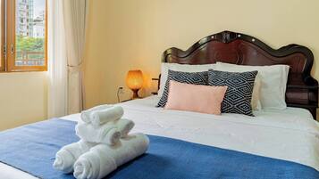 2 bedrooms, iron/ironing board, internet, bed sheets