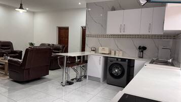 Cookware/dishes/utensils