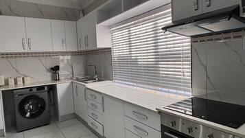 Cookware/dishes/utensils