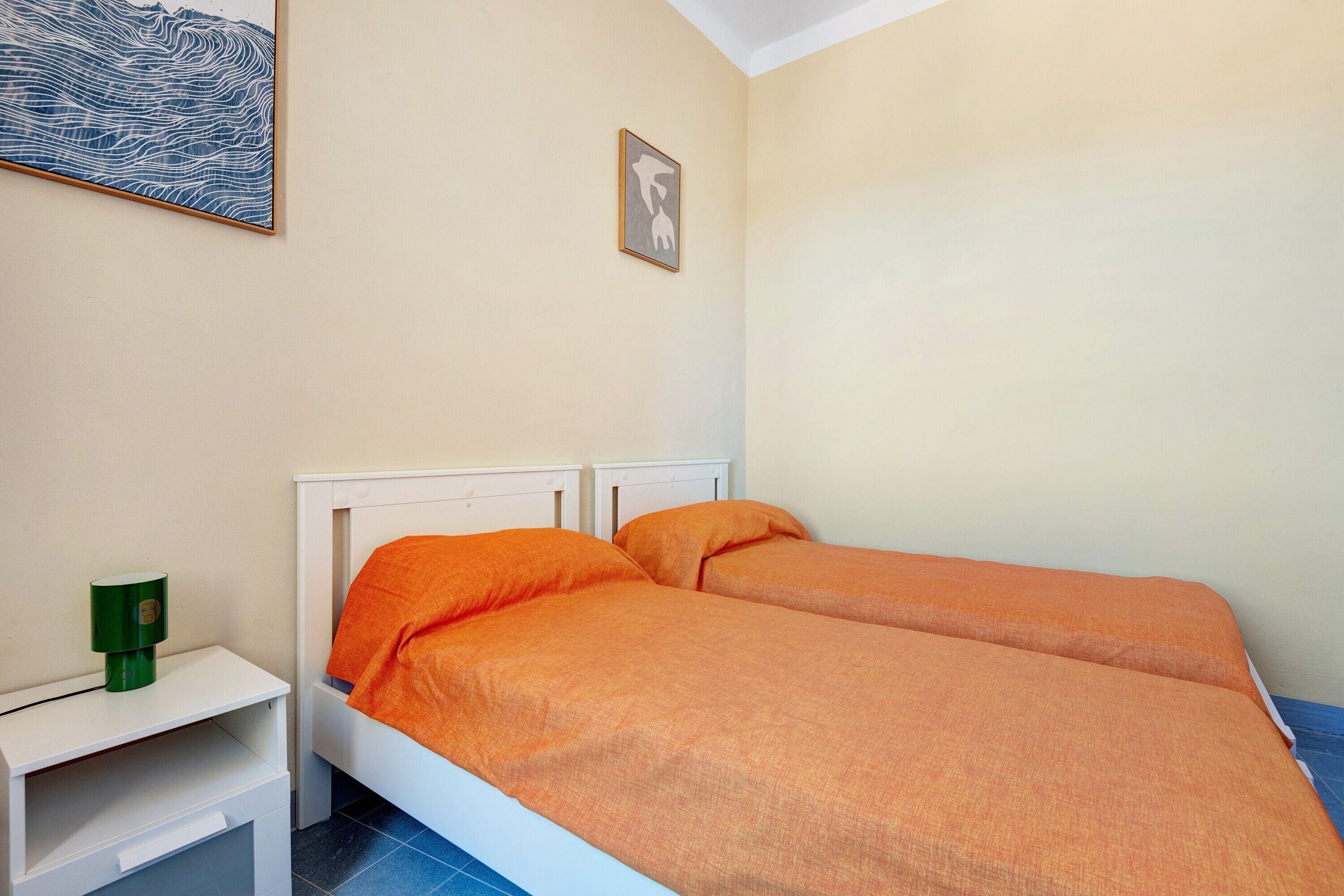 2 bedrooms, bed sheets