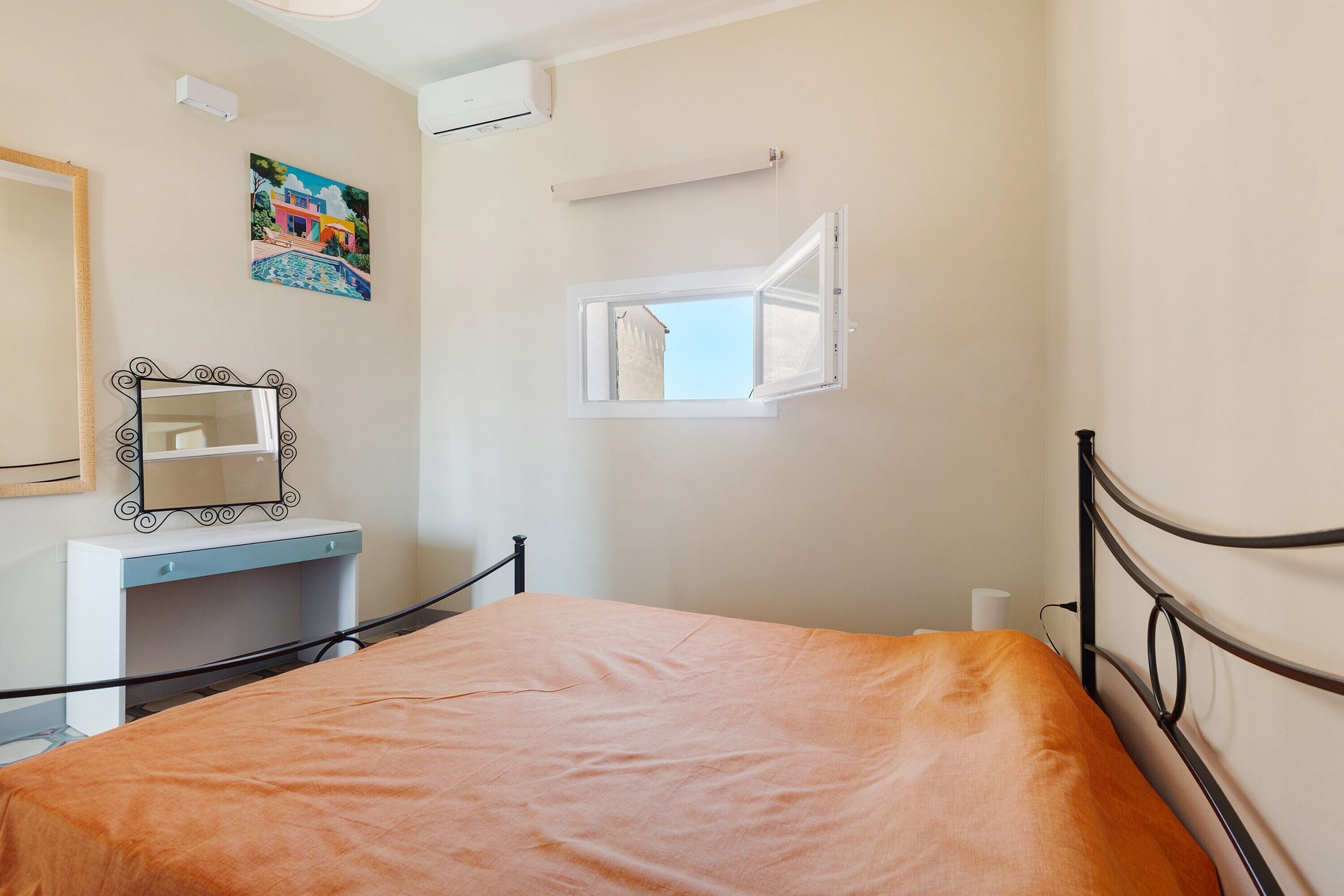 2 bedrooms, bed sheets