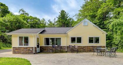 Waterfront Ballston Lake Home: 15 Mi to Saratoga!