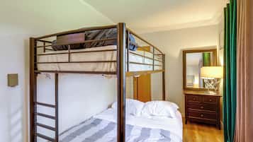 2 bedrooms, iron/ironing board, travel crib, internet
