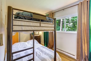 2 bedrooms, iron/ironing board, travel crib, internet