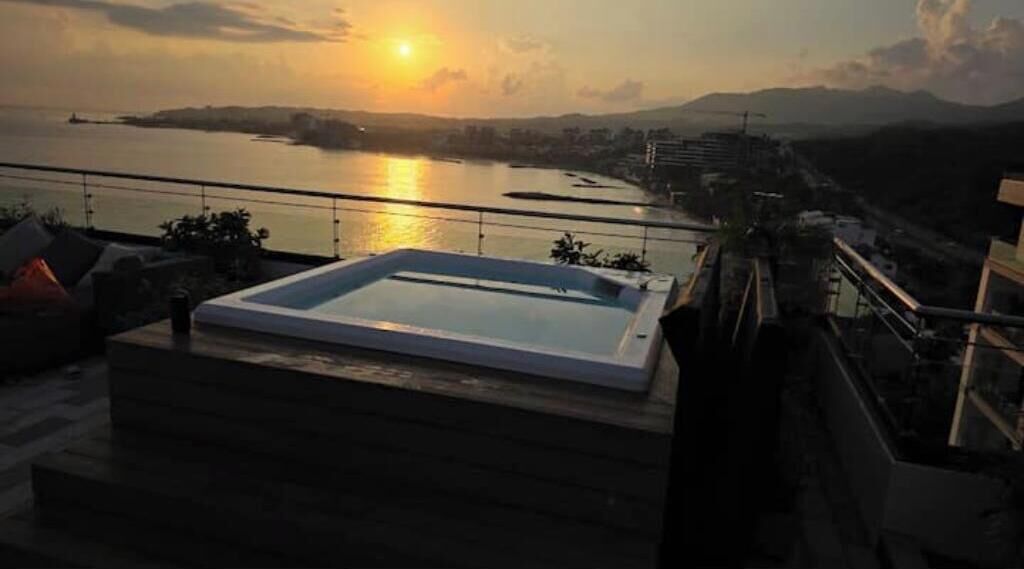 Outdoor spa tub
