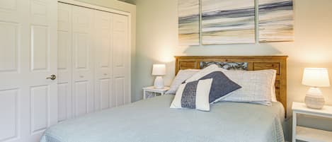 3 bedrooms, iron/ironing board, internet, bed sheets