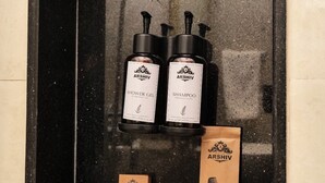 Bañera con ducha, artículos de tocador gratuitos, toallas