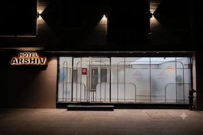 Exterior detail - Hotel Arshiv (New Delhi)