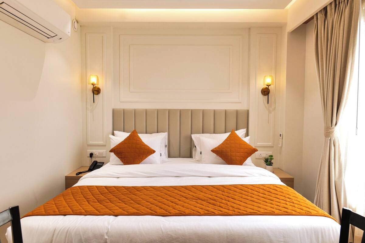Deluxe Room | In-room safe, desk, WiFi (free)