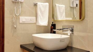 Deluxe Room | Bathroom