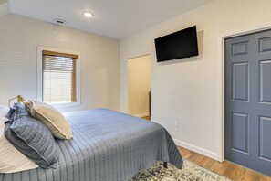 3 bedrooms, iron/ironing board, internet, bed sheets
