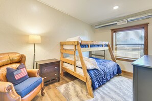 3 bedrooms, iron/ironing board, Internet, bed sheets