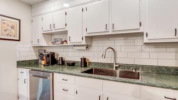 Coffee/tea maker, fridge, microwave, stovetop